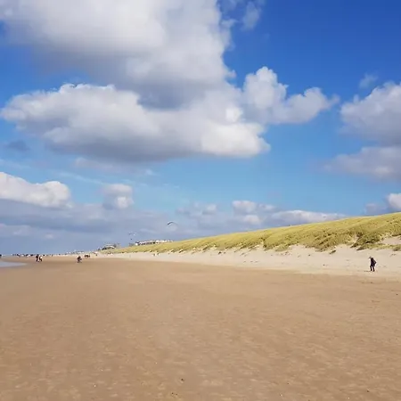 'heerlijk Zomerhuis Vlakbij En Duinen' Nyaraló *